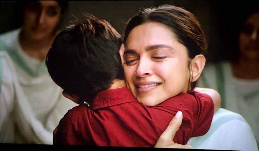  നായികയായ നയൻതാരയേക്കാൾ കൂടുതൽ പ്രതിഫലമാണ് ജവാനിൽ ദീപികയുടേത്. റിപ്പോർട്ടുകൾ സത്യമാണെങ്കിൽ 15-30 കോടിക്ക് ഇടയിലാണ് ദീപിക ഈ വേഷത്തിനായി വാങ്ങിയ പ്രതിഫലം. (Image: X)