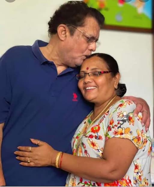  ഇപ്പോൾ നാല്പത്തിനാലാം വിവാഹവാർഷികം ആഘോഷിക്കുകയാണ് നടൻ ജഗതി ശ്രീകുമാർ. 1979 സെപ്റ്റംബര്‍ 13ന് ആയിരുന്നു നടൻ ജഗതി ശ്രീകുമാറും ശോഭയും വിവാഹിതരായത്.