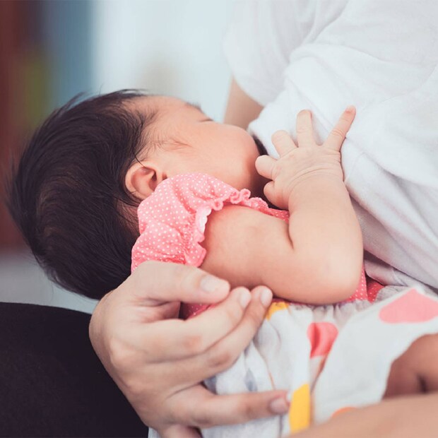  ലോകാരോഗ്യ സംഘടനയുടെ നിർദ്ദേശമനുസരിച്ച് ആദ്യത്തെ ആറ് മാസം കുഞ്ഞിന് മുലപ്പാൽ മാത്രമേ നൽകാൻ പാടുള്ളു. അതിന് ശേഷം മുലപ്പാലിനോടൊപ്പം മറ്റ് ആഹാരങ്ങളും നൽകിത്തുടങ്ങണം.