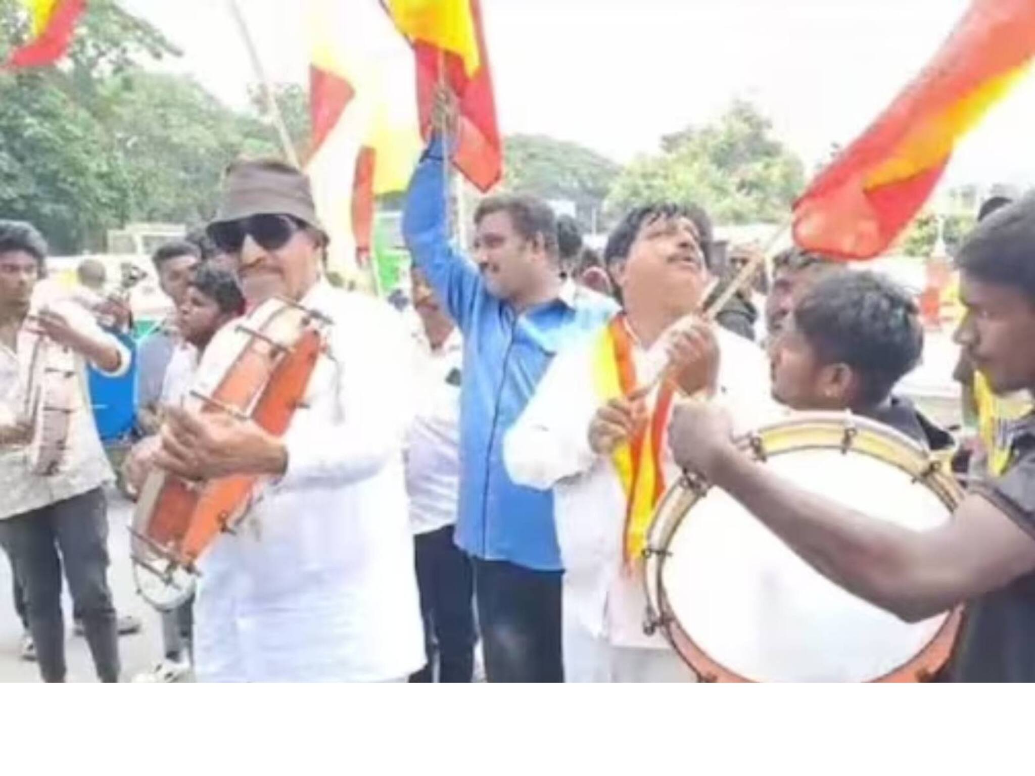 ആരാണീ പശുക്കളെയും പോത്തിനെയും  ഇറക്കി ബെംഗളൂരു നിശ്ചലമാക്കാന്‍ കഴിയുന്ന പ്രതിഷേധക്കാരന്‍