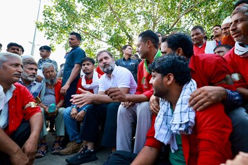 തലയിൽ ലഗേജ് ചുമന്ന് രാഹുൽ ഗാന്ധി; പോർട്ടർമാർക്കൊപ്പമുള്ള ചിത്രങ്ങൾ വൈറൽ