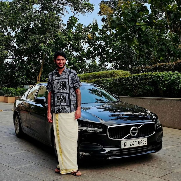  മികച്ച സിൽക്കിൽ തീർത്ത ഈ ഷർട്ട് ഗ്രാഫിക് പ്രിന്റിലേതാണ്. ലോങ്ങ് സ്ലീവുമായാണ് ഷർട്ട് വിപണിയിലെത്തുന്നത്. പാരീസിൽ ഡിസൈൻ ചെയ്താലും മൊറോക്കോയിലാണ് നിർമിതി