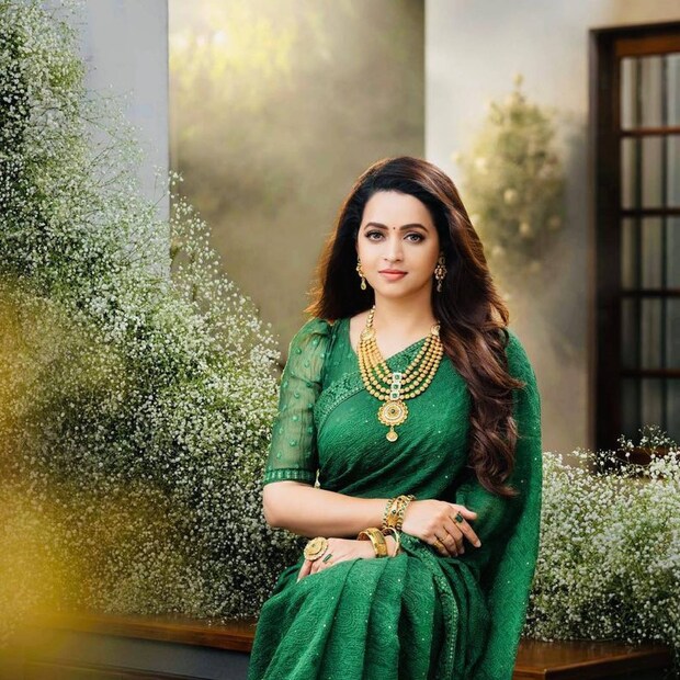  ബിഹൈൻഡ് വുഡ്സിന് നൽകിയ അഭിമുഖത്തിൽ ആയിരുന്നു താരത്തിന്റെ പ്രതികരണം. അച്ഛൻ മരിച്ച വേദന എന്നും മനസ്സിൽ‌ ഒരു മുറിവ് പോലെ ഉണ്ടാകുമെന്നും അത് ഉള്ളിലങ്ങനെ തന്നെ നിൽക്കുമെന്നും ഭാവന പറയുന്നു.