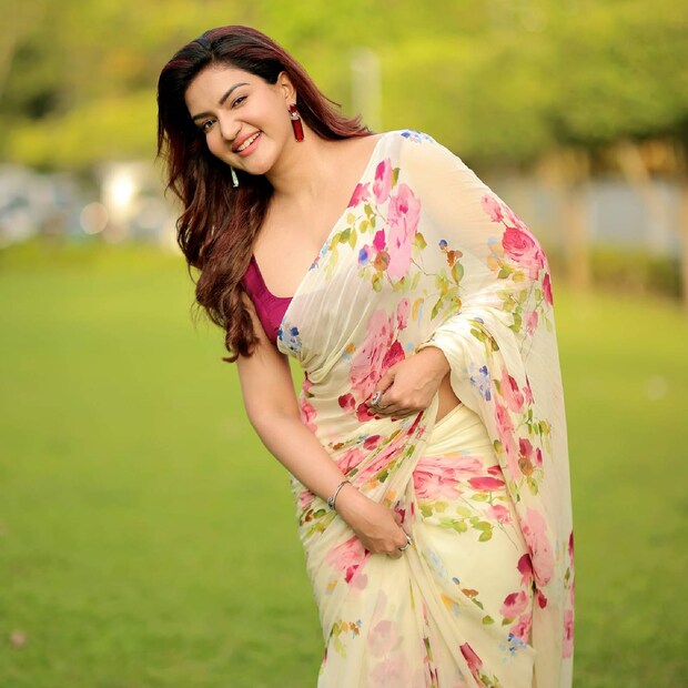  വിനയൻ സംവിധാനം ചെയ്ത 'ബോയ്ഫ്രണ്ട്' എന്ന സിനിമയിലൂടെ അഭിനയ രംഗത്ത് വന്ന താരമാണ് ഹണിറോസ്. പിന്നീട് അങ്ങോട്ടേക്ക് മലയാളികള്‍ക്കിടയില്‍ സുപരിചിതമായി മാറുകയായിരുന്നു താരം.