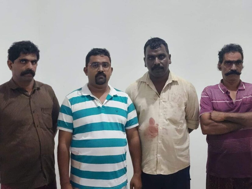  ഇടുക്കിയിൽ മ്ലാവിനെ വെടിവച്ച് കൊന്ന് ഇറച്ചി കടത്തിയ സംഘത്തെ പിടികൂടി. മുറിഞ്ഞപുഴ വനപാലക സംഘമാണ് നാല് പേരെ പിടികൂടിയത്.