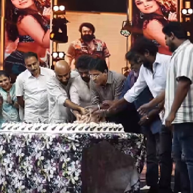  ഇപ്പോഴിതോ ഞായറാഴ്ച ചെന്നൈയില്‍ നടന്ന ചടങ്ങില്‍ ചിത്രത്തിന്‍റെ അണിയറയില്‍ പ്രവര്‍ത്തിച്ച 300 പേര്‍ക്ക് സണ്‍ പിക്ചേര്‍സ് മേധാവി കലാനിധി മാരന്‍ സ്വര്‍ണ്ണ നാണയങ്ങള്‍ വിതരണം ചെയ്തു.