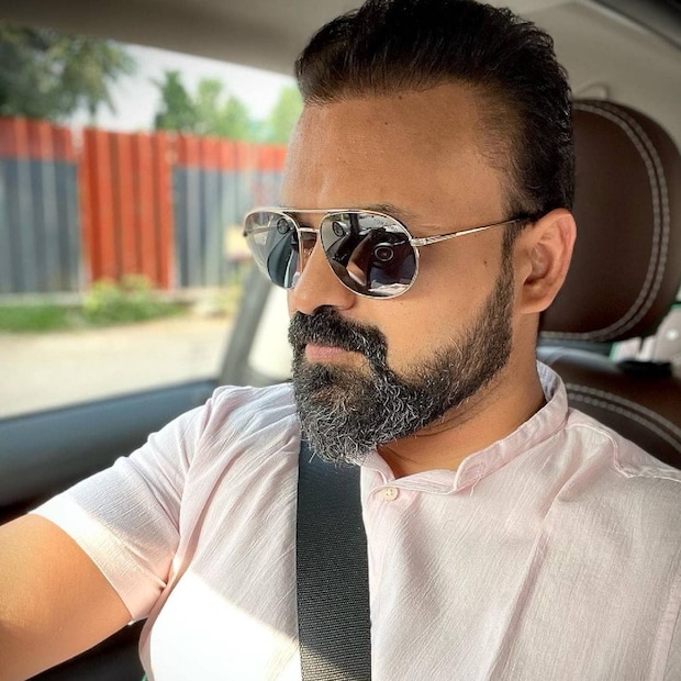  രാഷ്ട്രീയവും പകയും സൗഹൃദവും പ്രമേയ പരിസരമാക്കിയുള്ള 'ചാവേർ' എന്ന ചിത്രത്തിൽ ഇതാദ്യമായാണ് കുഞ്ചോക്കോ ബോബനും ടിനു പാപ്പച്ചനും ഒരുമിക്കുന്നത്.