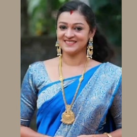 Aparna Nair | മരണത്തിനു തൊട്ടു മുൻപും സന്തോഷം നിറഞ്ഞ പോസ്റ്റ്; അപർണ നായരുടെ വിയോഗത്തിൽ നടുക്കം മാറാതെ ആരാധകർ Aparna Nair | മരണത്തിനു തൊട്ടു മുൻപും സന്തോഷം നിറഞ്ഞ പോസ്റ്റ്; അപർണ നായരുടെ വിയോഗത്തിൽ നടുക്കം മാറാതെ ആരാധകർ