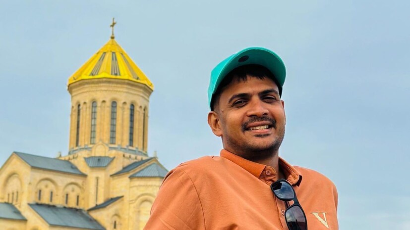  സൗദി സ്വദേശിനി നല്‍കിയ പരാതിയിലാണ് എറണാകുളം സെന്‍ട്രല്‍ പൊലീസ് കേസെടുത്തത്. അശ്ലീലച്ചുവയോടെ സംസാരിച്ചെന്നും കടന്നുപിടിച്ചെന്നുമാണ് സൗദി സ്വദേശിനിയുടെ പരാതിയില്‍ ആരോപിക്കുന്നത്. കൊച്ചിയില്‍ ഒരു അഭിമുഖത്തിന് എത്തിയപ്പോഴാണ് സംഭവമുണ്ടായതെന്നും പറയുന്നു. (Image: Mallu Traveler/ Facebook)