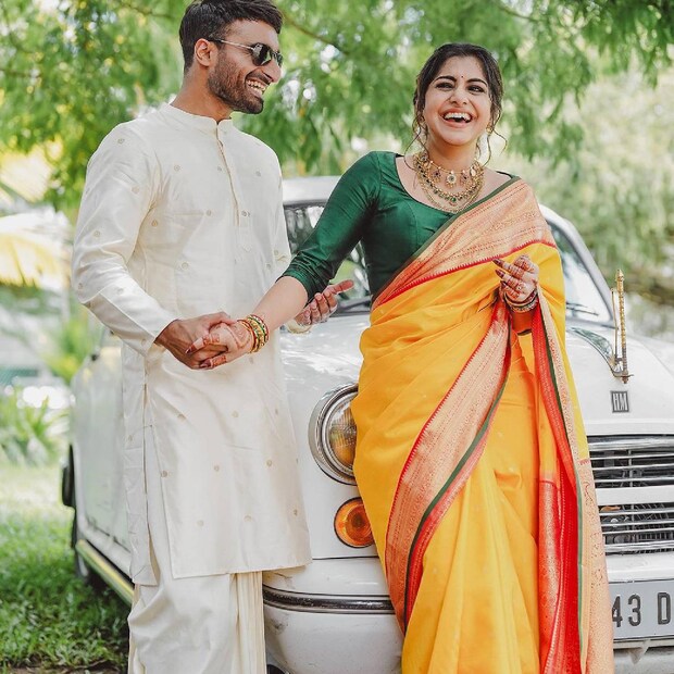  നാട്ടിൽവച്ച് സെപ്റ്റംബറിലാണ് മീര നന്ദന്റെയും ശ്രീജുവിന്റെയും വിവാഹനിശ്ചയം നടന്നത്. മാട്രിമോണിയൽ സൈറ്റിൽ നിന്നാണ് ഇരുവരും കണ്ടുമുട്ടിയതെന്നും പിന്നീട് മീരയെ കാണാൻ ശ്രീജു ലണ്ടനിൽ നിന്ന് ദുബായിലേക്ക് എത്തിയതെന്നും  താരം തുറന്ന് പറഞ്ഞിരുന്നു. 