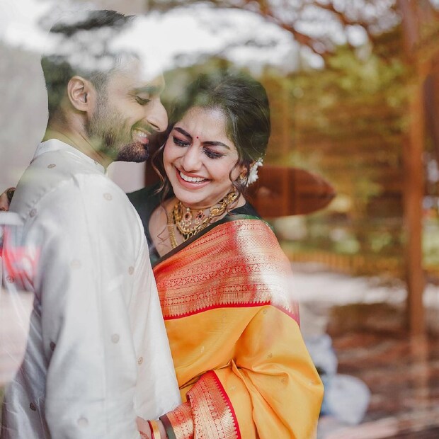  താരം തന്നെയാണ് ആഘോഷങ്ങളുടെ വിഡിയോ സമൂഹമാധ്യമങ്ങളിലൂടെ പങ്കുവച്ചത്. എൻഗേജ്മെന്റ് പാർട്ടി, ദുബായി ഫാമിലി, ബ്രൈഡ് ടു ബി, മൈ ദുബായി എന്നീ ഹാഷ്ടാഗുകളും വിഡിയോയ്‌ക്കൊ‌പ്പം ചേർത്തിരുന്നു.
