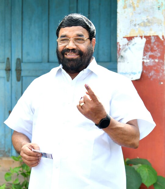  പുതുപ്പള്ളിയിലെ ഇടത് മുന്നണിയുടെ പ്രചാരണത്തിന് ചുക്കാന്‍ പിടിച്ചത് മന്ത്രി വി.എന്‍ വാസവനായിരുന്നു