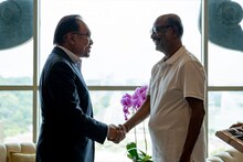 രജിനികാന്തിന് മുന്നിൽ 'മൊട്ട ബോസി'നെ അനുകരിച്ച് മലേഷ്യൻ പ്രധാനമന്ത്രി; വൈറല്‍