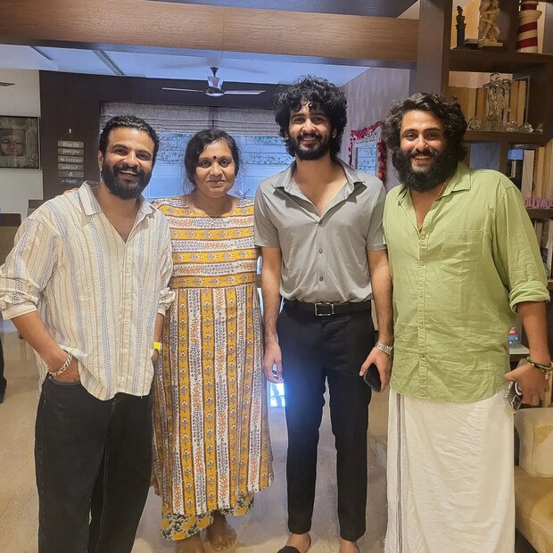  മൂന്ന് നായകന്മാരാണ് ആർ.ഡി.എക്‌സിൽ ഉള്ളത്. നീരജ് മാധവ്, ഷെയ്ൻ നിഗം എന്നിവരാണ് മറ്റു രണ്ടു നടൻമാർ. റോബർട്ട്, ഡോണി, സേവ്യർ എന്നിങ്ങനെയാണ് നായകന്മാരുടെ പേരുകൾ