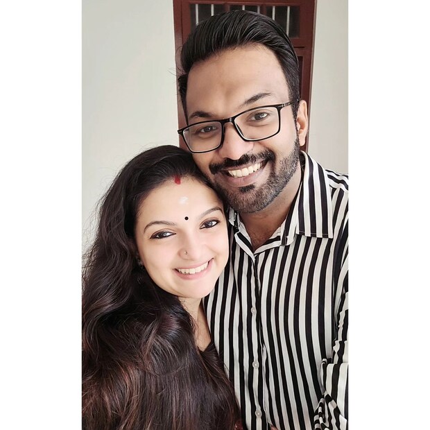  ഒരു റിപ്പോർട്ട് ഒപ്പിച്ച പണിയാണിത്. ഇതിൽ നയൻതാരയെക്കുറിച്ച് ശരണ്യ പറയുന്നതാണ് ഇത്. സെറ്റിൽ ഒന്നിച്ചു വർക്ക് ചെയ്തപ്പോൾ പനി വന്ന ശരണ്യക്ക് നയൻസ് വളരെ നന്നായി ശ്രദ്ധ നൽകിയിരുന്നു