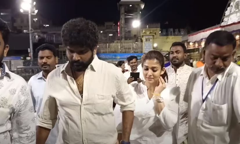  സിനിമയിലെ നായികയായ നയന്‍താരക്കും ഭര്‍ത്താവ് വിഘ്നേഷ് ശിവനും മകള്‍ സുഹാനക്കുമൊപ്പമാണ് താരം ക്ഷേത്രത്തില്‍ ദര്‍ശനം നടത്തിയത്.