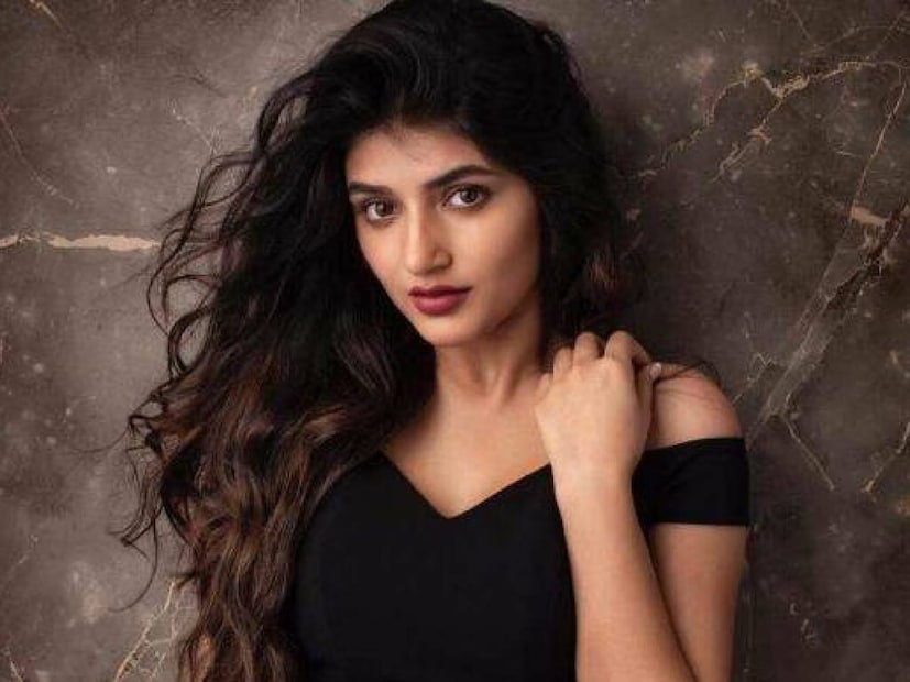  ഇപ്പോഴിതാ സിനിമയിലെ നായികമാരെ സംബന്ധിച്ച റിപ്പോര്‍ട്ടുകളാണ് സോഷ്യല്‍ മീഡിയയില്‍ ചര്‍ച്ചയാകുന്നത്. നടി ശ്രീ ലീല, സാക്ഷി വൈദ്യ എന്നിവരെയാണ് ചിത്രത്തില്‍ നായികമാരായി എത്തുന്നത്
