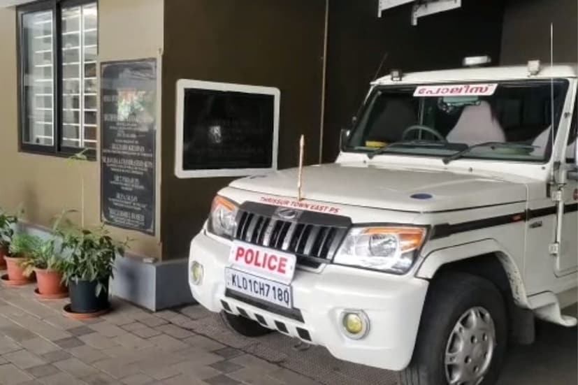  സംഭവം ആസൂത്രിതമായ കവര്‍ച്ചയാണെന്നാണ് പൊലീസിന്റെ പ്രാഥമികനിഗമനം. സ്ഥാപനവും റെയില്‍വേ സ്റ്റേഷനും തമ്മില്‍ ഏകദേശം അരകിലോമീറ്റര്‍ ദൂരമേയുള്ളൂ. അതിനാല്‍, സ്ഥാപനത്തിലെ ജീവനക്കാരെ കൃത്യമായി നിരീക്ഷിച്ച് ഇവര്‍ പോകുന്നസമയം മനസിലാക്കിയാണ് കവര്‍ച്ച നടന്നിട്ടുള്ളതെന്നും പൊലീസ് കരുതുന്നു.