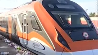 വന്ദേഭാരത് ട്രെയിൻ കൊച്ചുവേളിയില് വന്ദേഭാരത് ട്രെയിൻ കൊച്ചുവേളിയില്