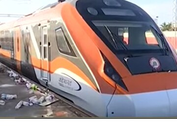 വന്ദേഭാരത് ട്രെയിൻ കൊച്ചുവേളിയില്‍