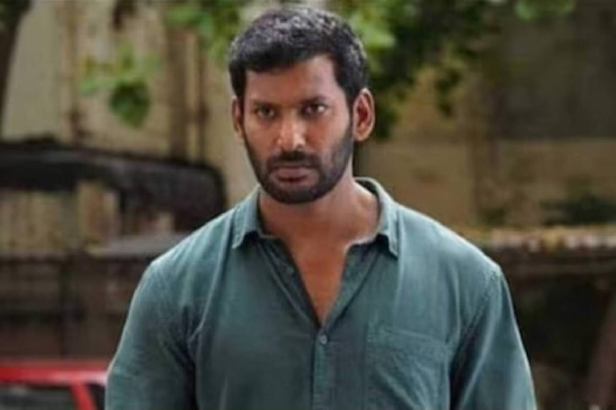 Vishal | വിശാലിൽ നിന്ന് ആറര ലക്ഷം കൈക്കൂലി വാങ്ങിയവർക്ക് പണിപാളി; തൊണ്ടിയോടെ പൊക്കി നാട്ടുകാർക്ക് മുന്നിലിട്ട് നടൻ