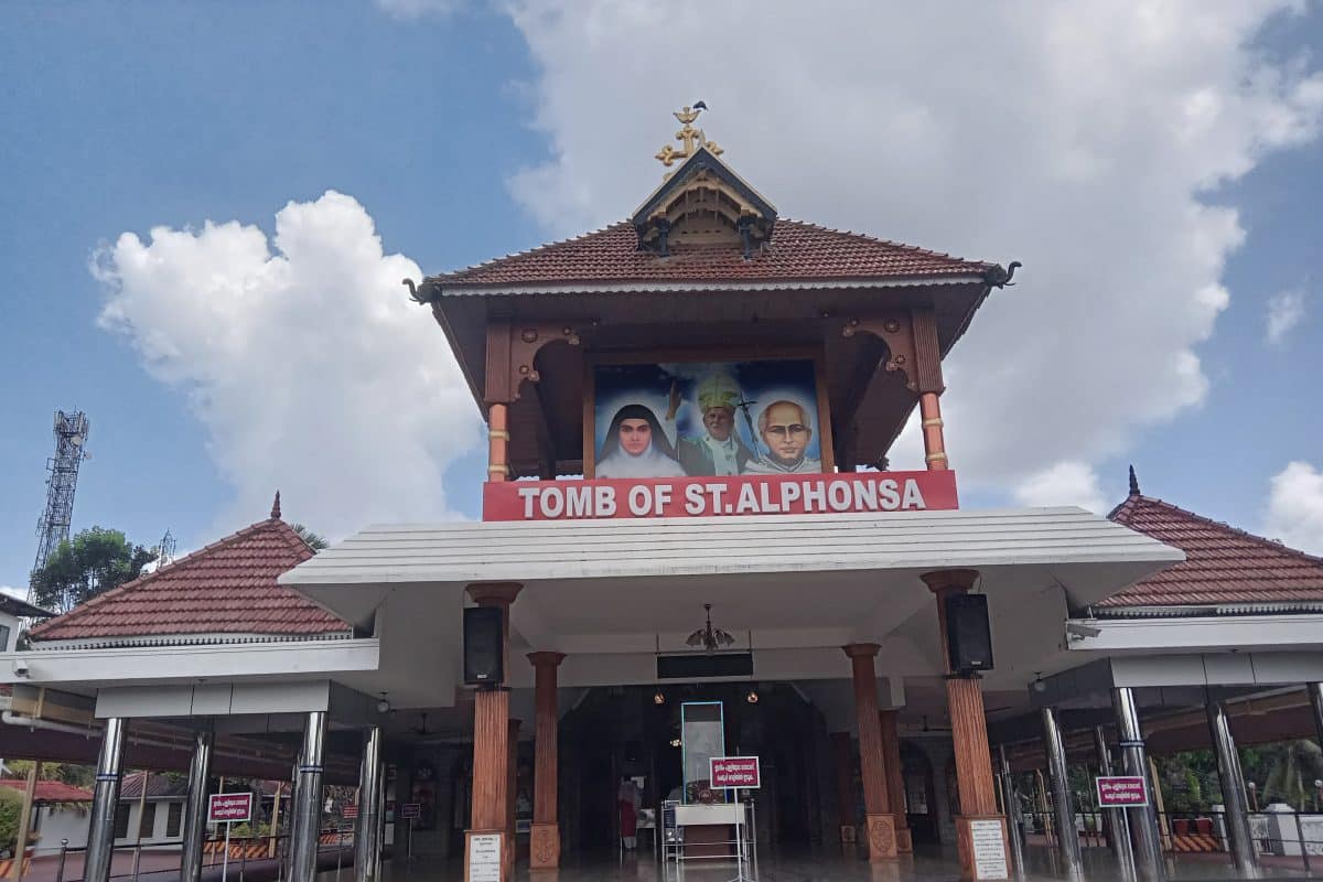 വിശുദ്ധ അൽഫോൻസാമ്മ അന്ത്യവിശ്രമം കൊള്ളുന്ന പള്ളി