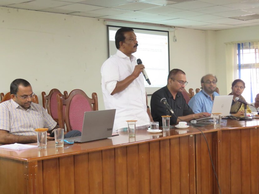  സർക്കാർ ജീവനക്കാർക്കായി ആർട്ടിഫിഷ്യൽ ഇന്റലിജൻസ് പരിശീലനം. പട്ടികജാതി, പട്ടികവർഗ്ഗ, പിന്നാക്ക വിഭാഗ ക്ഷേമ വകുപ്പുകളിലൂടെ പരിപാടിക്ക് തുടക്കമായി. ജീവനക്കാർക്കുള്ള ഏകദിന ആർട്ടിഫിഷ്യൽ ഇന്റലിജൻസ് പരിശീലന വർക് ഷോപ്പ് ബുധനാഴ്ച്ച (18/10/2023) രാവിലെ 10.30 മുതൽ 5 മണിവരെ തിരുവനന്തപുരം തൈക്കാട് പിഡബ്ല്യൂഡി റെസ്റ്റ് ഹൗസിൽ വച്ച് നടന്നു. പരിപാടി മന്ത്രി കെ രാധാകൃഷ്ണൻ ഉദ്ഘാടനം ചെയ്തു.