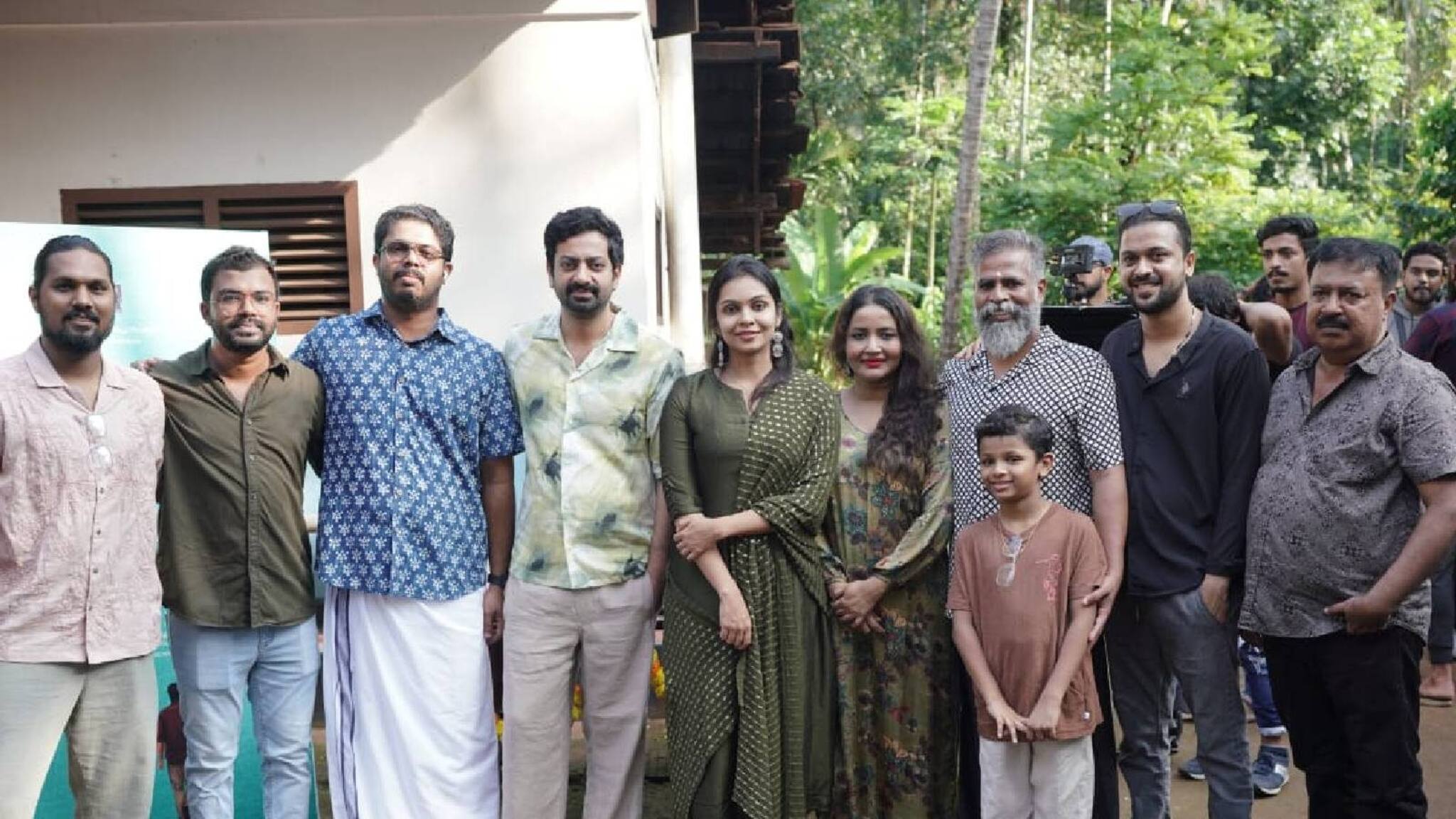 Abhilasham | ഫാൻസി ഷോപ്പും കൊറിയർ സർവ്വീസ്സും നടത്തുന്ന അഭിലാഷ് കുമാറായി സൈജു കുറുപ്പ്; 'അഭിലാഷം' ആരംഭിച്ചു