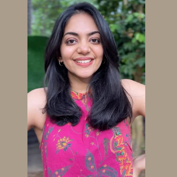  അമ്മയ്‌ക്കിഷ്‌ടം മക്കൾ നീളന്മുടിക്കാർ ആവുന്നതാണ്. മുൻപ് ലൂക്ക എന്ന സിനിമയ്ക്ക് വേണ്ടി അഹാന തലമുടി വെട്ടിചെറുതാക്കിയിരുന്നു. ഇതിൽ നിഹാരിക എന്ന കഥാപാത്രത്തിന് വേണ്ടിയാണ് അഹാന ഹെയർസ്റ്റൈൽ മാറ്റിപരീക്ഷിച്ചത്. അതിനു മുൻപുള്ള ചിത്രമായ 'പതിനെട്ടാം പടിയിൽ' അത്യന്തം നീളമുള്ള മുടിയോട് കൂടിയാണ് അഹാന അഭിനയിച്ചത്