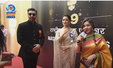 Alia Bhatt | 'ഇതെനിക്ക് ഏറെ പ്രിയപ്പെട്ടത്' ദേശീയ പുരസ്കാരം ഏറ്റുവാങ്ങാന് വിവാഹ സാരിയില് അണിഞ്ഞൊരുങ്ങി ആലിയ ഭട്ട് Alia Bhatt | 'ഇതെനിക്ക് ഏറെ പ്രിയപ്പെട്ടത്' ദേശീയ പുരസ്കാരം ഏറ്റുവാങ്ങാന് വിവാഹ സാരിയില് അണിഞ്ഞൊരുങ്ങി ആലിയ ഭട്ട്