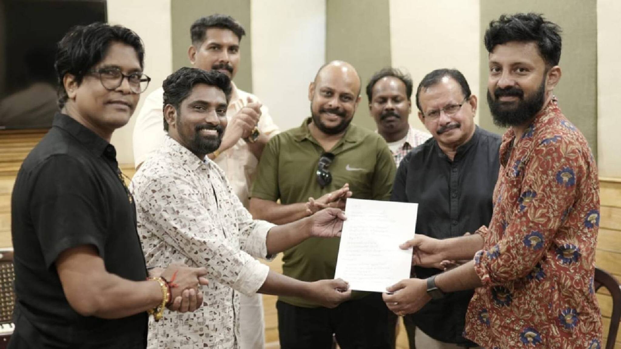 'മഴ പെയ്യാനും പെയ്യാതിരിക്കാനും സാധ്യത' കാലാവസ്ഥാ നിരീക്ഷണ കേന്ദ്രത്തിലെ തമാശയുമായി പുതിയ ചിത്രം