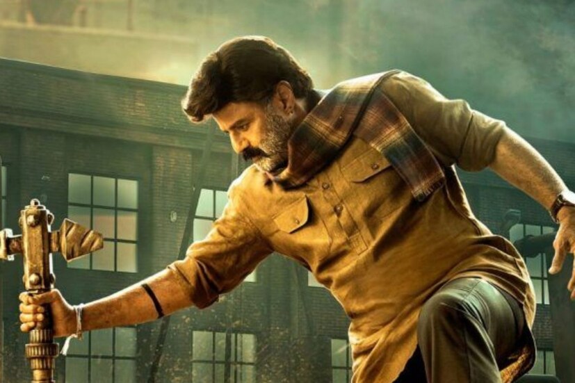 ബാലയ്യയുടെ അവസാന രണ്ട് ചിത്രങ്ങളായ 'അഖണ്ഡ', 'വീരസിംഹ റെഡ്ഡി' എന്നിവയും വൻ ഹിറ്റുകളായിരുന്നു. ആ പട്ടികയിലേക്കാണ് 'ഭഗവന്ത് കേസരി'യും എത്തുന്നത്. ആറ് ദിവസം കൊണ്ട് ലോകമെമ്പാടും 100 കോടി കടന്ന 'ഭഗവന്ത് കേസരി' ഇപ്പോഴും തിയറ്ററുകളിൽ മികച്ച പ്രകടനം കാഴ്ച്ച വെക്കുന്നുണ്ട്. ബുധനാഴ്ച ചിത്രം ഇന്ത്യയിൽ 6 കോടി രൂപ നേടിയതായതാണ് കണക്കുകള്‍.
