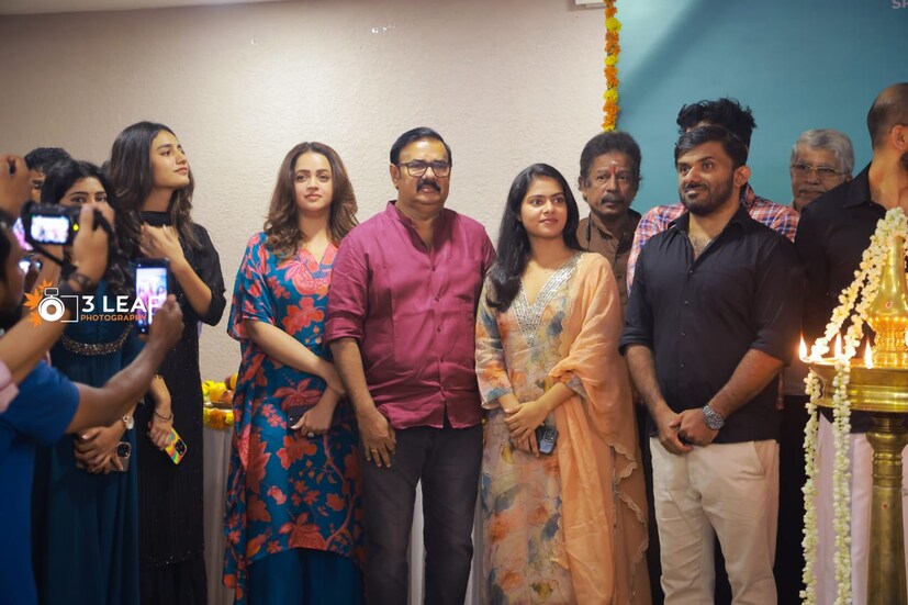  അരുൺ വർഗീസ്, സ്റ്റിൽസ് - രോഹിത് കെ സുരേഷ്, പി ആർ ഓ - പ്രതീഷ് ശേഖർ, ഡിജിറ്റൽ മാർക്കറ്റിംഗ് - അനൂപ് സുന്ദരൻ, ഡിസൈൻ - ആനന്ദ് രാജേന്ദ്രൻ.
