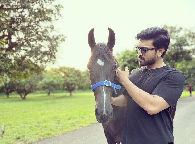  തെന്നിന്ത്യയിൽ ഏറ്റവും താരമൂല്യമുള്ള നടനാണ് രാം ചരൺ. നൂറ് കോടിക്ക് മുകളിലാണ് താരം ഒരു ചിത്രത്തിന് പ്രതിഫലമായി വാങ്ങുന്നതെന്നാണ് റിപ്പോർട്ടുകൾ.