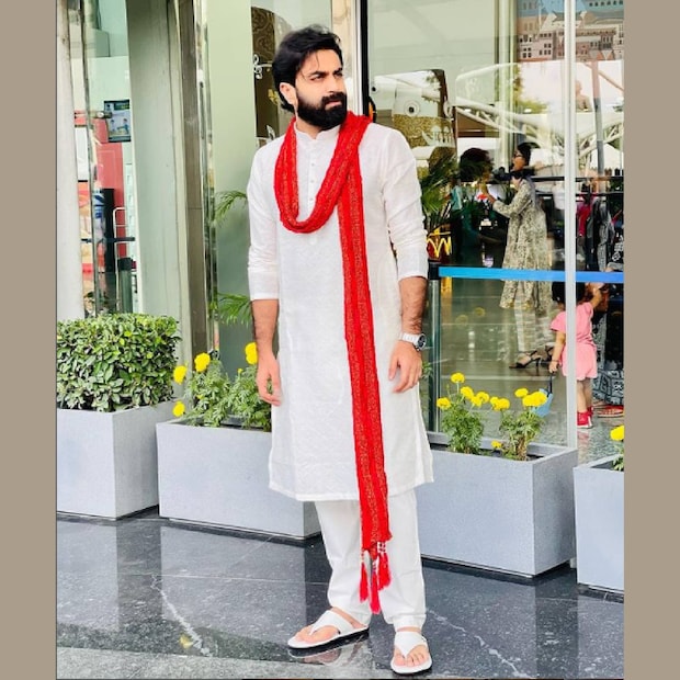  അഷ്‌ടമി ദിനത്തിൽ ഗോപികയ്ക്ക് വിവാഹമോതിരം അണിയിച്ച ജി.പി. എന്ന ഗോവിന്ദ് പത്മസൂര്യ (Govind Padmasoorya) വിജയദശമി നാളിൽ രാമജന്മഭൂമിയിൽ ബോളിവുഡ് ചിത്രത്തിന് തുടക്കം കുറിച്ചു. ഗോവിന്ദ് പത്മസൂര്യ, അർജ്ജുൻ എന്നിവരെ പ്രധാന കഥാപാത്രങ്ങളാക്കി വിനിൽ വാസു സംവിധാനം ചെയ്യുന്ന 'ദി മെന്റർ' സിനിമയുടെ തുടക്കം ഒക്ടോബർ 24ന് വൈകിട്ട് 6.45-ന് ഉത്തർ പ്രദേശ് രാമജന്മഭൂമിയിൽ നടന്നു