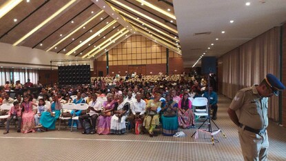 തളിപ്പറമ്പിലെ സമ്മേളന സ്ഥലത്ത് പോലീസ് എത്തിയപ്പോൾ തളിപ്പറമ്പിലെ സമ്മേളന സ്ഥലത്ത് പോലീസ് എത്തിയപ്പോൾ