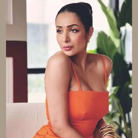 Malaika Arora | മലൈകയുടെ വലതുകാലിനു പിന്നിൽ എന്തുപറ്റിയതാ; നടിയുടെ പുതിയ ചിത്രങ്ങളിൽ സംശയിച്ച് ആരാധകർ