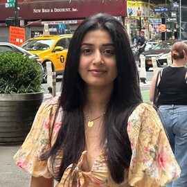 'എന്നാ ക്യൂട്ടാടാ ഈ കൊച്ച്': കുട്ടിയുടുപ്പില്‍ ടൈംസ് സ്ക്വയറില്‍ മീര ജാസ്മിൻ; ഫോട്ടോ വൈറൽ