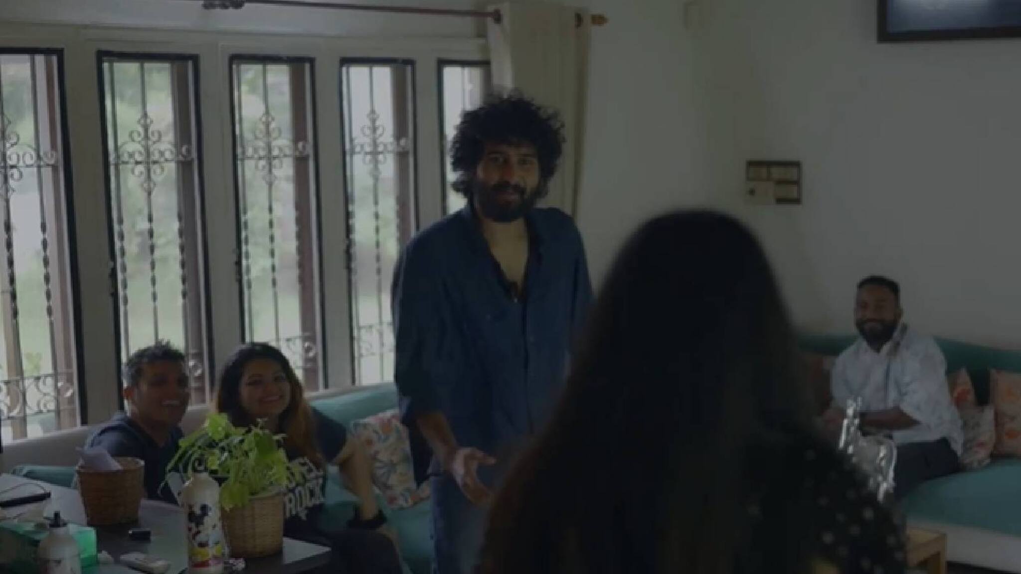 നായികയായി രശ്‌മിക മന്ദാനയെ കൊണ്ടുവന്നാലോ, ചെയ്ഞ്ചിനായി ഒരു ഐറ്റം സോംഗും? സെൽഫ് ട്രോളുമായി ഷെയ്ൻ നിഗമിന്റെ 'ലിറ്റിൽ ഹാർട്ട്സ്'