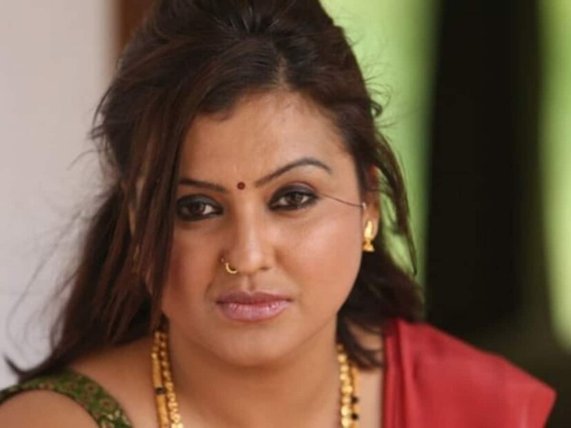 തെന്നിന്ത്യൻ സിനിമാലോകത്തെ അറിയപ്പെടുന്ന മുഖങ്ങളിലൊന്നാണ് സോന ഹെയ്ഡൻ.  വിവിധ ഭാഷകളിലായി നിരവധി സിനിമകളിൽ അവർ പ്രവർത്തിച്ചിട്ടുണ്ട്.  തെന്നിന്ത്യൻ സിനിമാലോകത്തെ അറിയപ്പെടുന്ന മുഖങ്ങളിലൊന്നാണ് സോന ഹെയ്ഡൻ.  വിവിധ ഭാഷകളിലായി നിരവധി സിനിമകളിൽ അവർ പ്രവർത്തിച്ചിട്ടുണ്ട്.