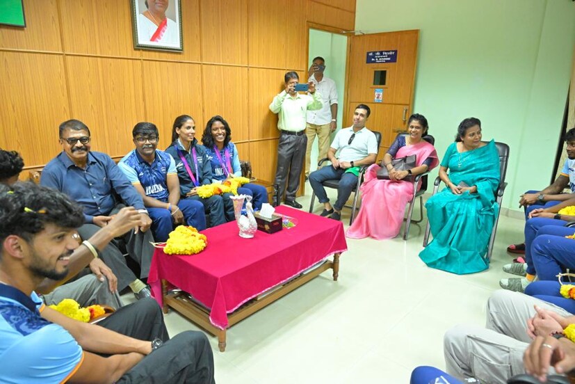  എൽ എൻ സി പി അക്കാദമിക്ക് ഇൻ ചാർജ് ഡോ. പ്രദീപ് ദത്ത , അസിസ്റ്റൻറ് ഡയറക്ടർ ആരതി പി , നാഷണൽ കോച്ചിങ് ക്യാമ്പ് കോർഡിനേറ്റർ സുഭാഷ് ജോർജ് അടക്കമുള്ളവർ ചടങ്ങിൽ പങ്കെടുത്തു. സായ് LNCPEയിൽ എത്തിയ താരങ്ങളെ കായിക താരങ്ങളും പരിശീലകരും ചേർന്ന് വരവേറ്റു.