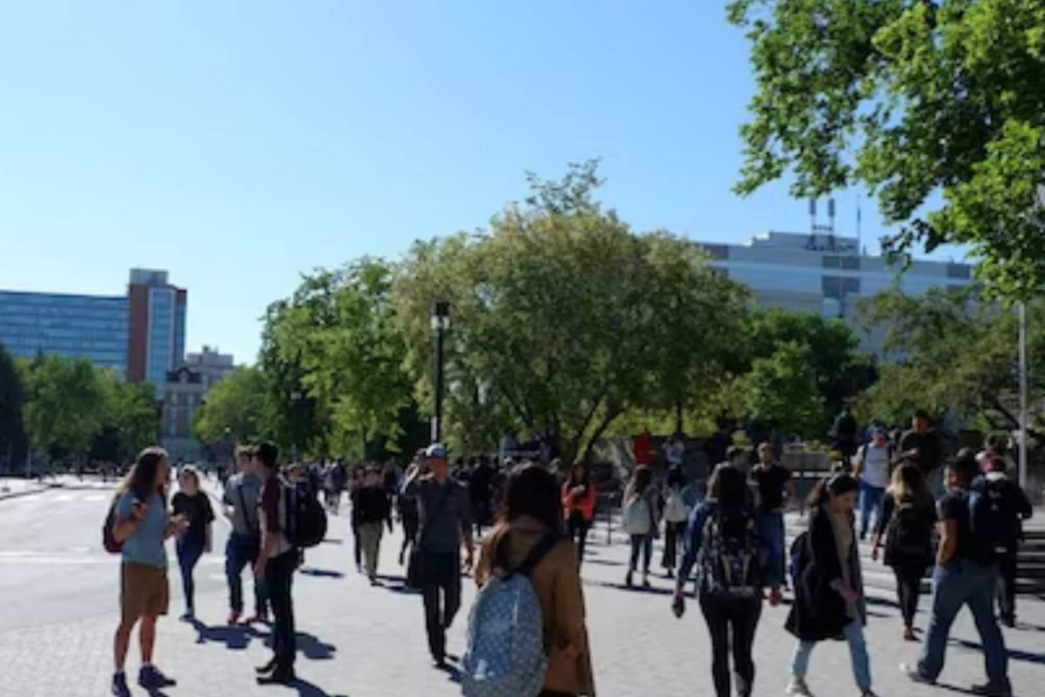 കാനഡയിൽ വിദ്യാർത്ഥികൾ ആശങ്കയിൽ; വീട് കിട്ടാനില്ല, തൊഴിൽ, ഭക്ഷ്യ പ്രതിസന്ധിയും രൂക്ഷം