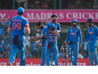 രണ്ട് ഓവറിനിടെ 3 പ്രധാന ബാറ്റർമാരെ പുറത്താക്കിയ രവീന്ദ്ര ജഡേജയാണ് ഓസീസിനെ തകർത്തത്

