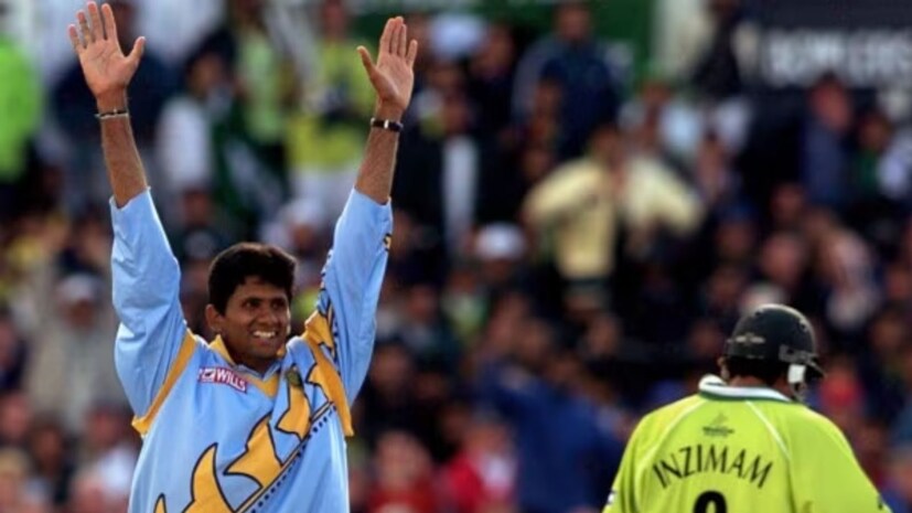  <strong>1999ൽ മാഞ്ചെസ്റ്റർ</strong>- മുഹമ്മദ് അസറുദ്ദീൻ തുടർച്ചയായ മൂന്നാം ലോകകപ്പിലും ഇന്ത്യയെ നയിച്ചു. ടോസ് നേടിയ പാകിസ്ഥാൻ ബൗളിങ് തെരഞ്ഞെടുത്തു. ഇത്തവണ തിളങ്ങിയത് രാഹുൽ ദ്രാവിഡും മുഹമ്മദ് അസറുദ്ദീനുമായിരുന്നു. രാഹുൽ 61ഉം അസറുദ്ദീൻ 59ഉം റൺസെടുത്തു. 50 ഓവർ അവസാനിച്ചപ്പോൾ ഇന്ത്യൻ സ്കോർ 227. മറുപടി ബാറ്റിങ്ങിനിറങ്ങിയ പാക് ബാറ്റർമാർ വെങ്കിടേഷ് പ്രസാദിന്റെ പന്തുകളെ പ്രതിരോധിക്കാനാകാതെ ഡ്രസിങ് റൂമിലേക്ക് മടങ്ങി. അഞ്ച് വിക്കറ്റ് നേടിയ പ്രസാദിന്റെ മികവിൽ ഇന്ത്യ 47 റണ്‍സിന് വിജയിച്ചു.