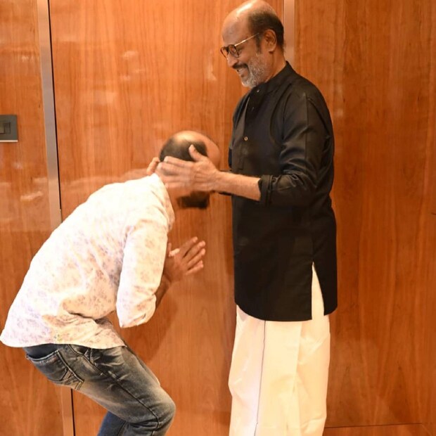  എന്തൊരു സിനിമയാണിത് ജൂഡ്, നിങ്ങൾ എങ്ങനെ ഷൂട്ട് ചെയ്തു? അദ്ഭുതകരമായ പ്രവൃത്തി തന്നെ. പോയി ഓസ്കർ കൊണ്ട് വാ, എന്റെ അനുഗ്രഹങ്ങളും പ്രാർഥനകളും നിങ്ങളോടൊപ്പമുണ്ട് എന്ന് തലൈവർ പറഞ്ഞുവെന്ന് കുറിച്ചാണ് ജൂഡ് ചിത്രങ്ങൾ പങ്കുവച്ചത്.
