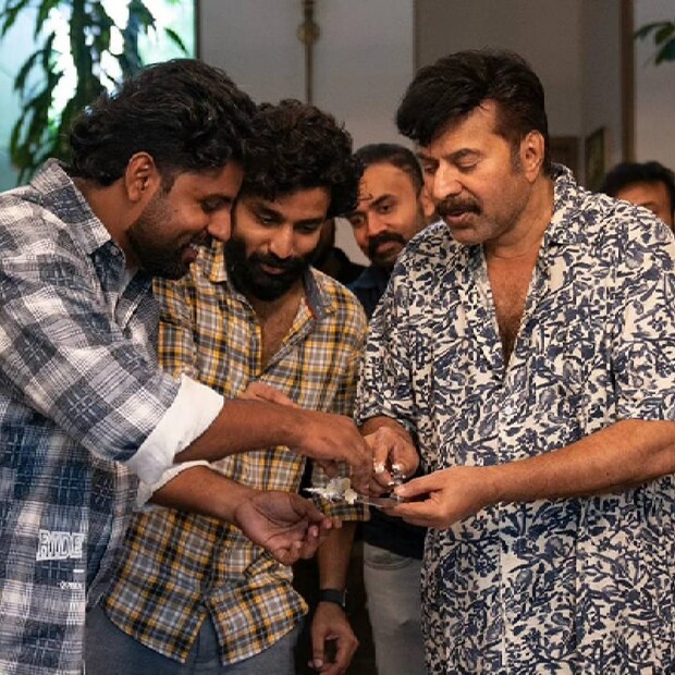  കൂടാതെ നടൻ കുഞ്ചാക്കോ ബോബനും ആഘോഷത്തിൽ പങ്കുചേർന്നിരുന്നു. ഇതിന്റെ ചിത്രങ്ങൾ സമൂഹ മാധ്യമങ്ങളിൽ വൈറലായി മാറിയിരിക്കുകയാണ്. മമ്മൂട്ടി കമ്പനിയുടെ ഫേസ്ബുക്ക് പേജിലും വിജയാഘോഷത്തിന്റെ ചിത്രം പങ്കുവച്ചിട്ടുണ്ട്.
