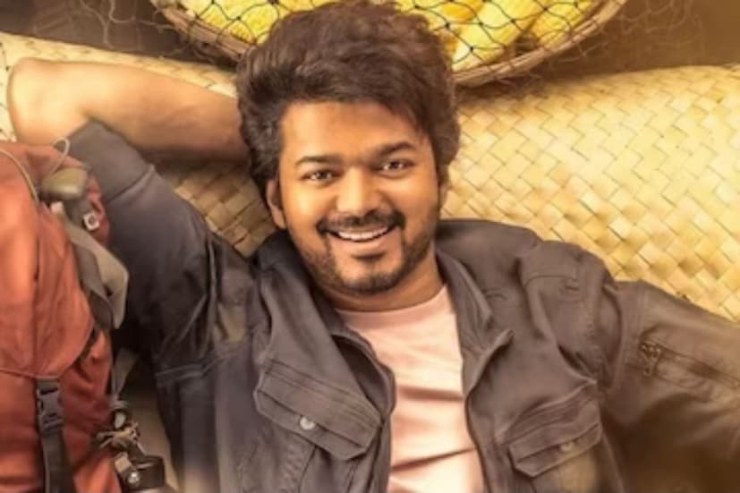  ചെന്നൈയിലെ ഒരു തിയേറ്ററിൽ ലിയോ ട്രെയിലർ പ്രദർശനത്തിനിടെ വിജയുടെ ആരാധകർ സീറ്റ് കവറുകൾ വലിച്ചുകീറുകയും സീറ്റുകൾ പൊളിക്കുകയും ചെയ്തതിന് തൊട്ടുപിന്നാലെയാണ് തീരുമാനം. കൂടാതെ  വ്യാഴാഴ്ച പുലർച്ചെ നാലുമണിക്കും ഏഴുമണിക്കും നിശ്ചയിച്ചിരുന്ന സിനിമയുടെ ഷോ റദ്ദാക്കാനും രാവിലെ 9 മണിക്ക് മാത്രം തിയേറ്ററുകളിൽ പ്രദര്‍ശനം നടത്താനുമാണ് തീരുമാനം.