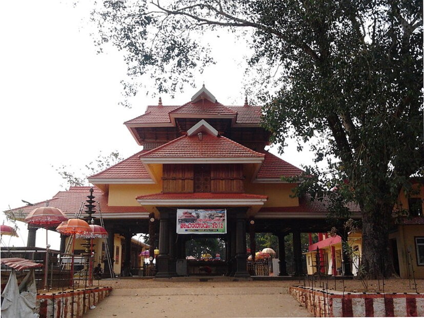  ദക്ഷിണ കേരളത്തിലെ ഏക ദുര്യോധന ക്ഷേത്രമാണ് പോരുവഴി മലനട ക്ഷേത്രം. മറ്റ് ക്ഷേത്രങ്ങളിൽ നിന്ന് വ്യത്യസ്തായി തനതായ ആചാരങ്ങളാണ് ഇവിടെയുള്ളത്. ദ്രാവിഡാചാരം നിലനിൽക്കുന്ന കേരളത്തിലെ തന്നെ അത്യപൂർവമായ ക്ഷേത്രങ്ങളിലൊന്നാണിത്. ഈ ക്ഷേത്രത്തിൽ കള്ള്, മുറുക്കാൻ, കോഴി തുടങ്ങിയവയാണ് പ്രധാന കാണിക്കകൾ. ദിവസവും ഇവയിൽ ഏതെങ്കിലുമൊക്കെ സമർപ്പിക്കാണ ഭക്തർ എത്താറുണ്ട്.