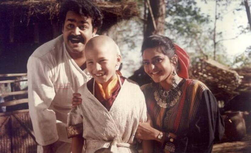  നേപ്പാളിന്‍റെ പശ്ചാത്തലത്തില്‍ ഒരുക്കിയ ചിത്രത്തില്‍ മോഹന്‍ലാല്‍, ജഗതി ശ്രീകുമാര്‍, സിദ്ധാര്‍ത്ഥ ലാമ, മധുബാല, ഉര്‍വശി തുടങ്ങിയവരാണ് പ്രധാന വേഷത്തിലെത്തിയത്. എ.ആര്‍ ആദ്യമായി സംഗീതം ഒരുക്കിയ ചിത്രം കൂടിയായിരുന്നു യോദ്ധ.