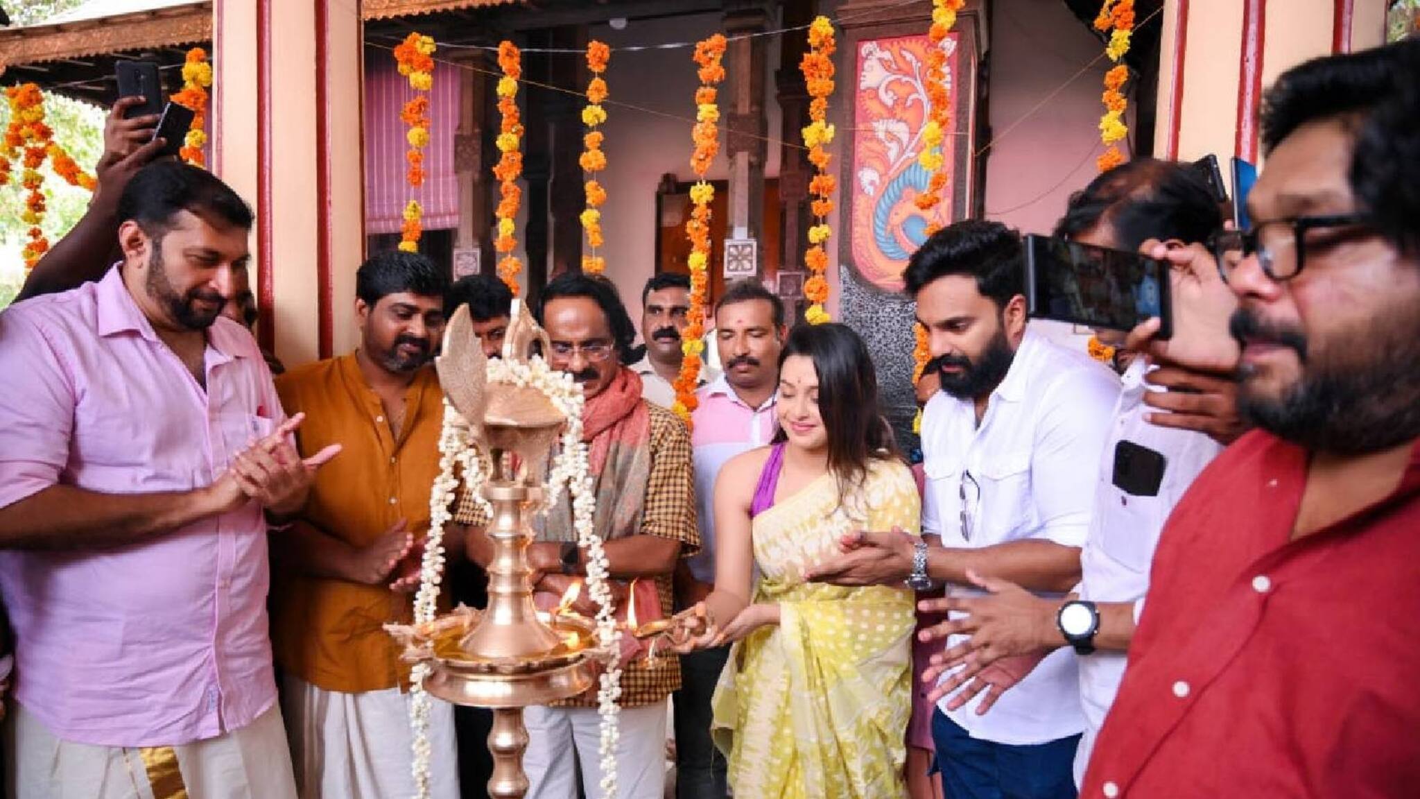 ബംഗാൾ നടി മോക്ഷ വീണ്ടും മലയാളത്തിൽ; ഒപ്പം അമിത് ചക്കാലക്കൽ, അനുശ്രീ; പുതിയ സിനിമയ്ക്ക് തുടക്കമായി